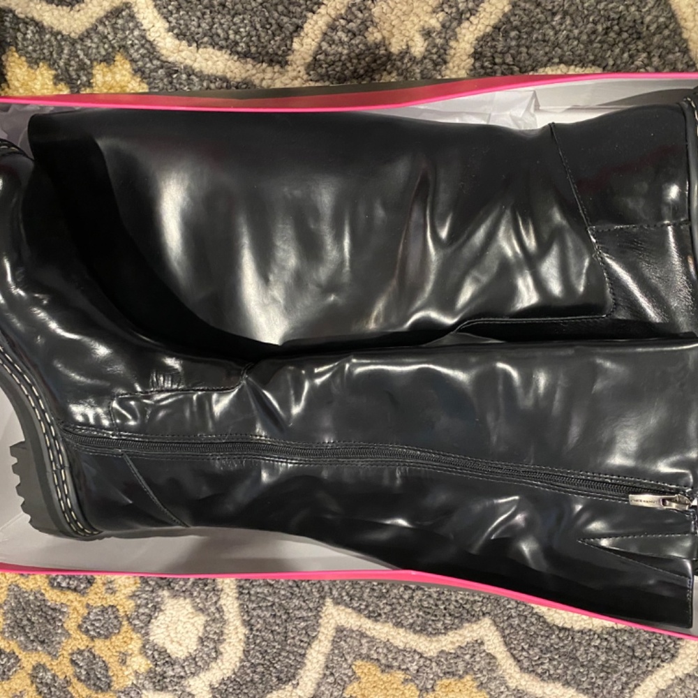 Vince Camuto Women Phrancie Lug Sole Boots - Picture 5 of 6